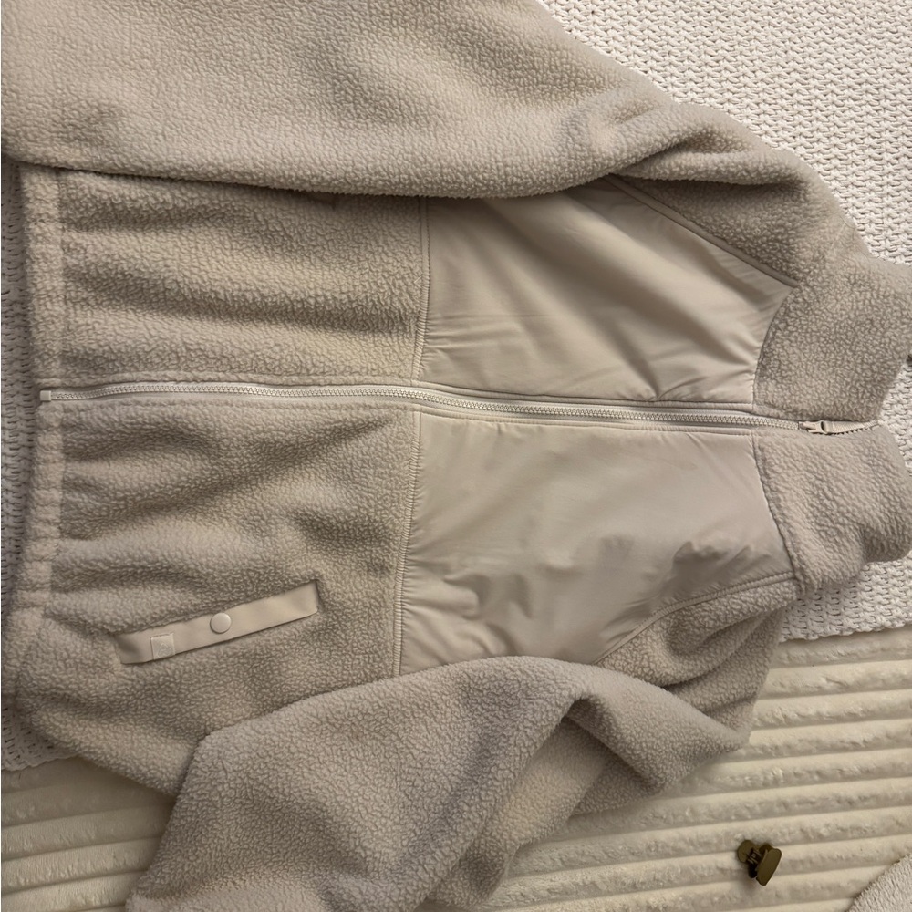 Blogilates Cream Sherpa Zip-Up Jacket Size L NWOT